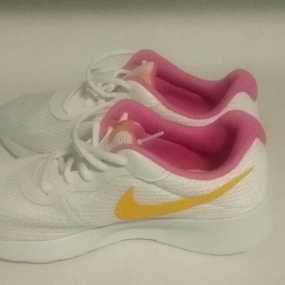 Nike Shoes - NEW! NIKE Women👟👟👟